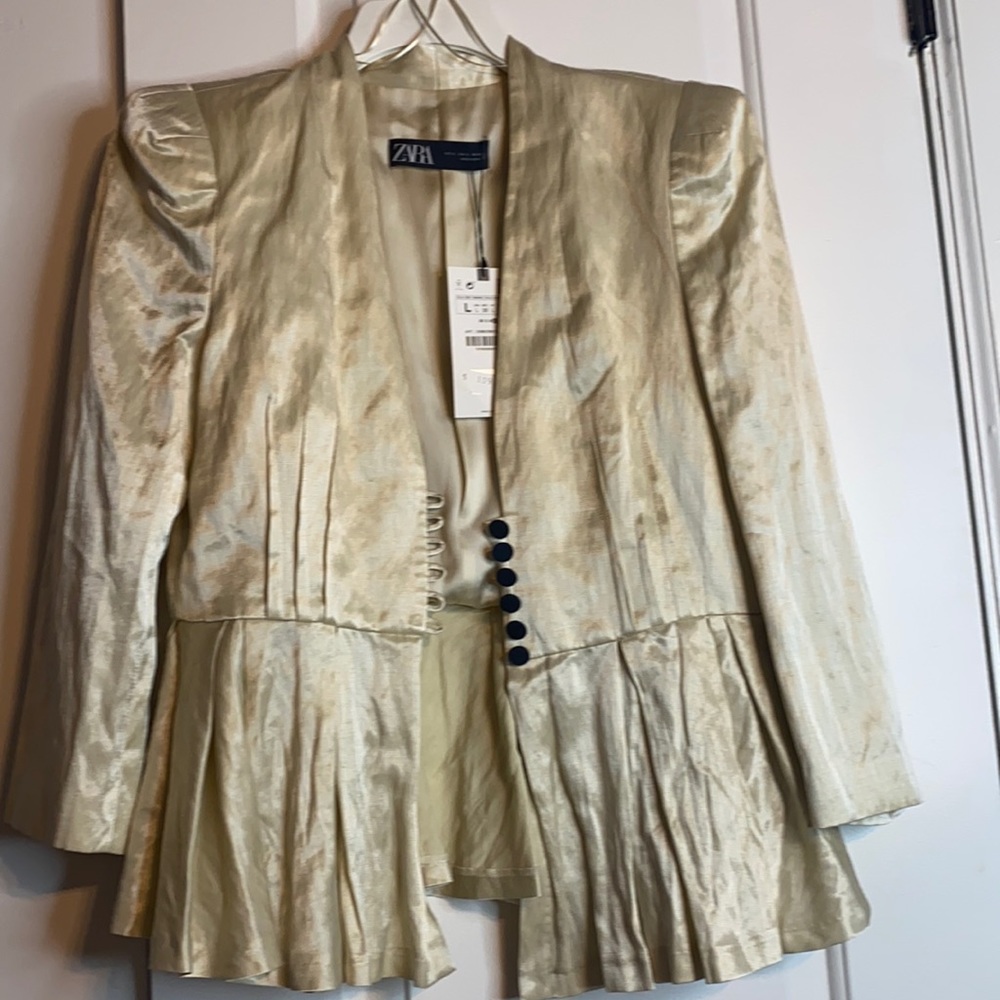 ZARA satin cream blazer sz. large. NWT, never worn